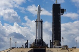 Read more about the article A Closer Look At SpaceX’s Falcon Heavy Launch Vehicle