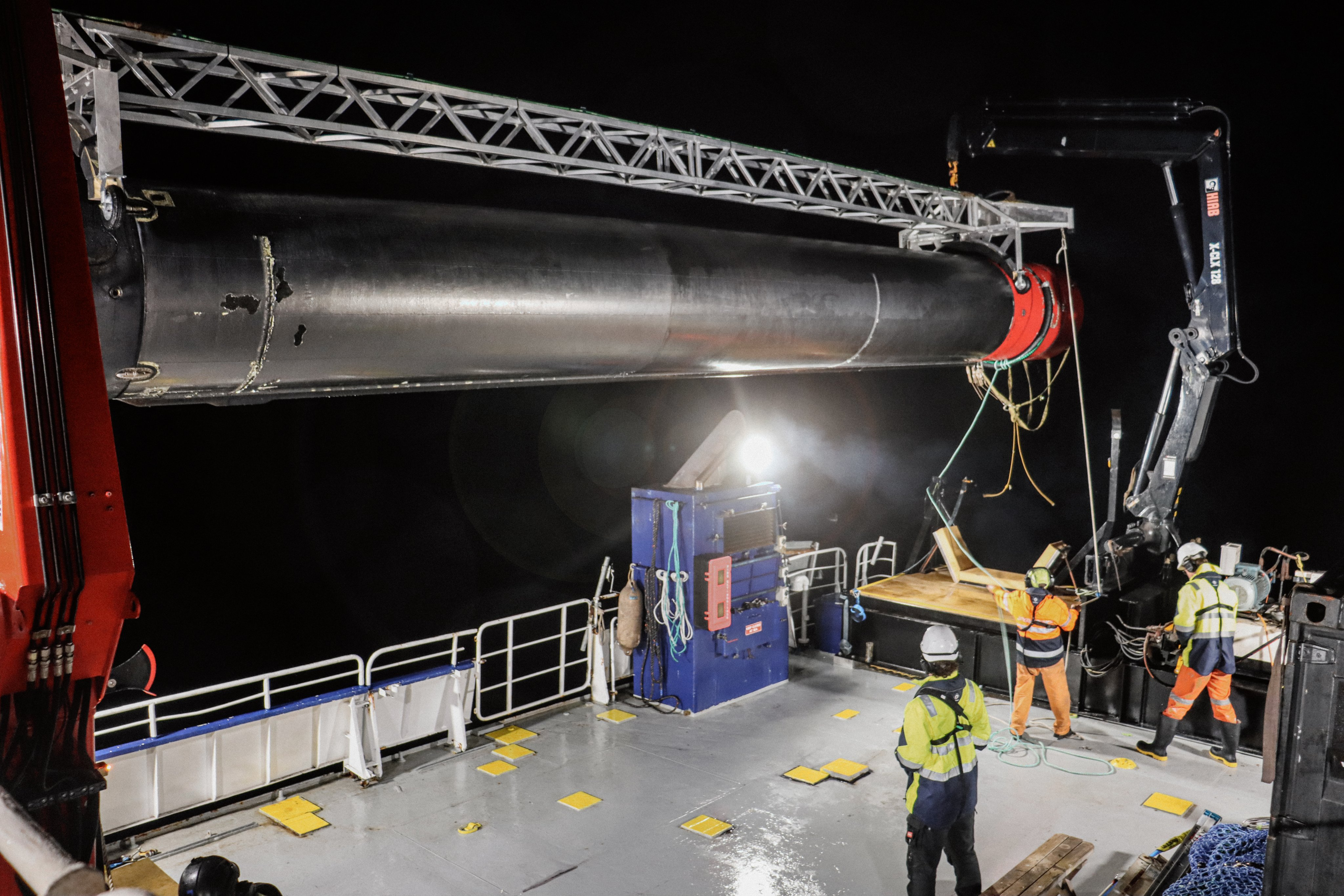 Read more about the article Why Is Rocket Lab Dropping Boosters In The Ocean?