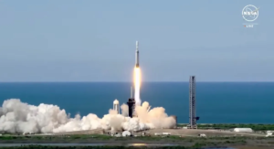 Read more about the article SpaceX’s Falcon Heavy Just Launched For The First Time This Year
